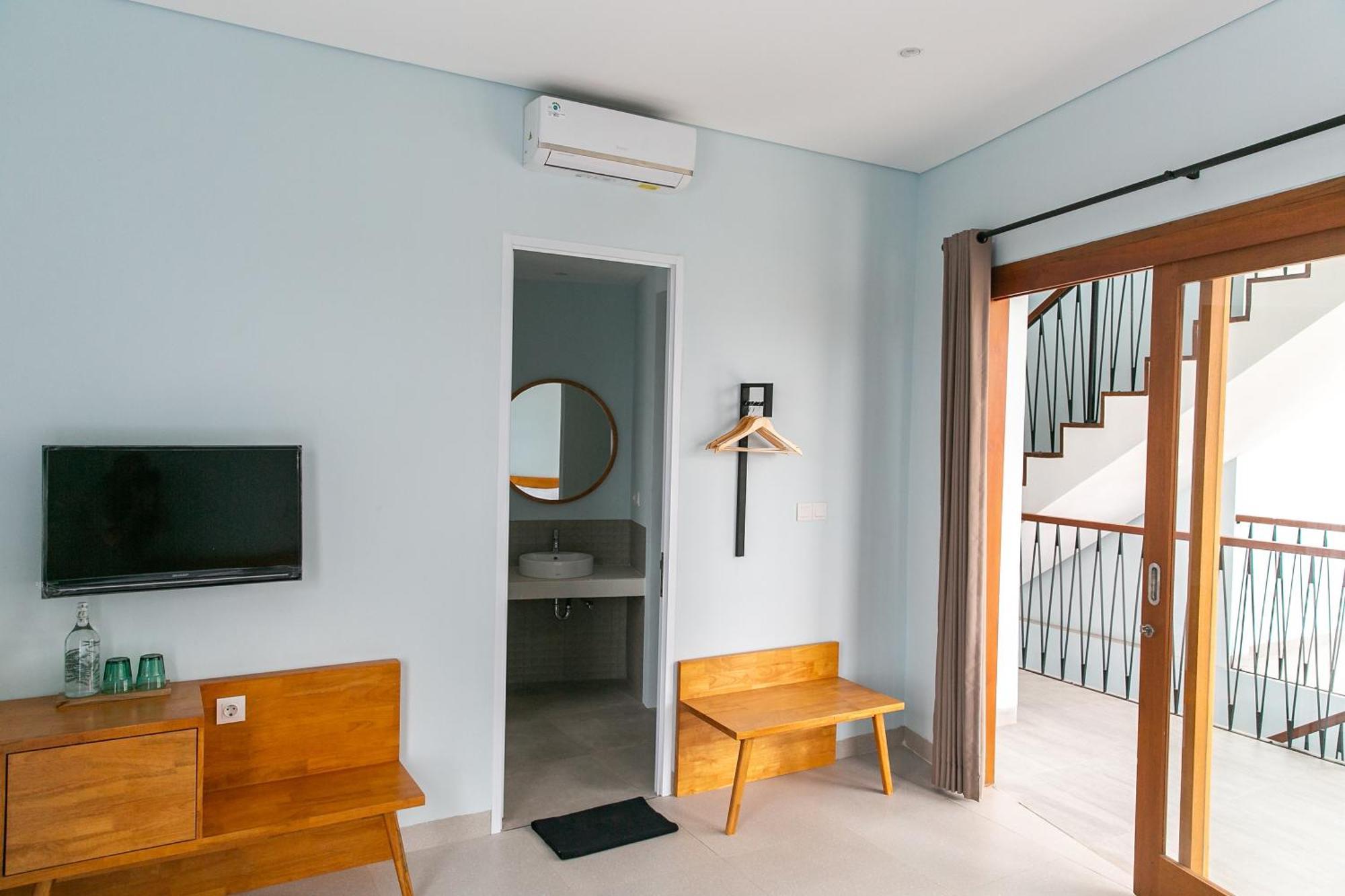 Coco & Pineapple Pants Hostel Canggu  Exterior photo