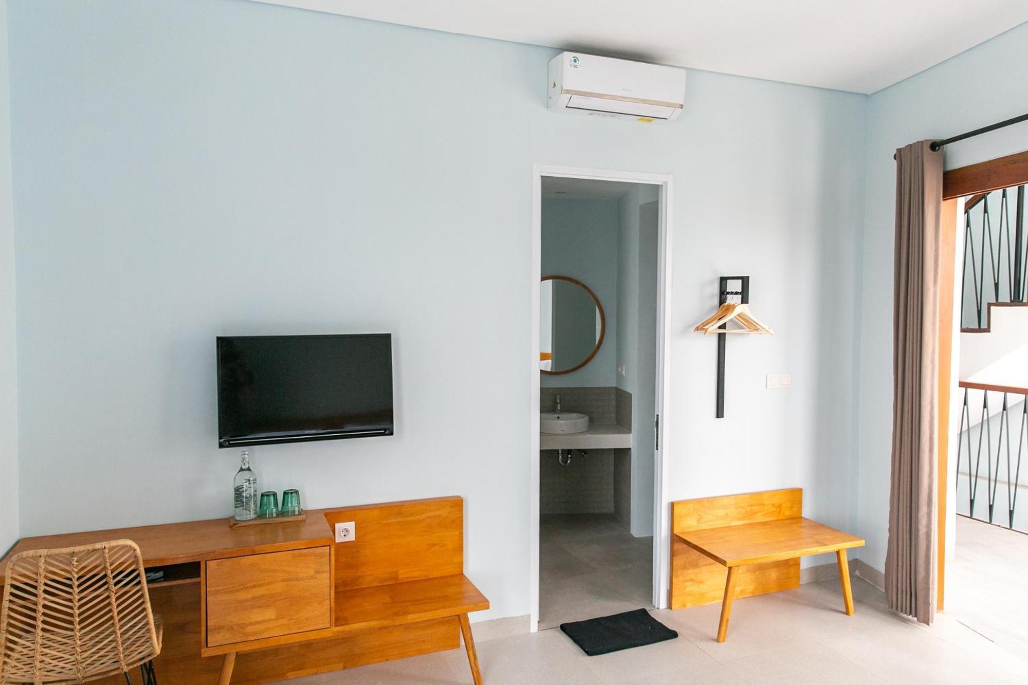 Coco & Pineapple Pants Hostel Canggu  Exterior photo