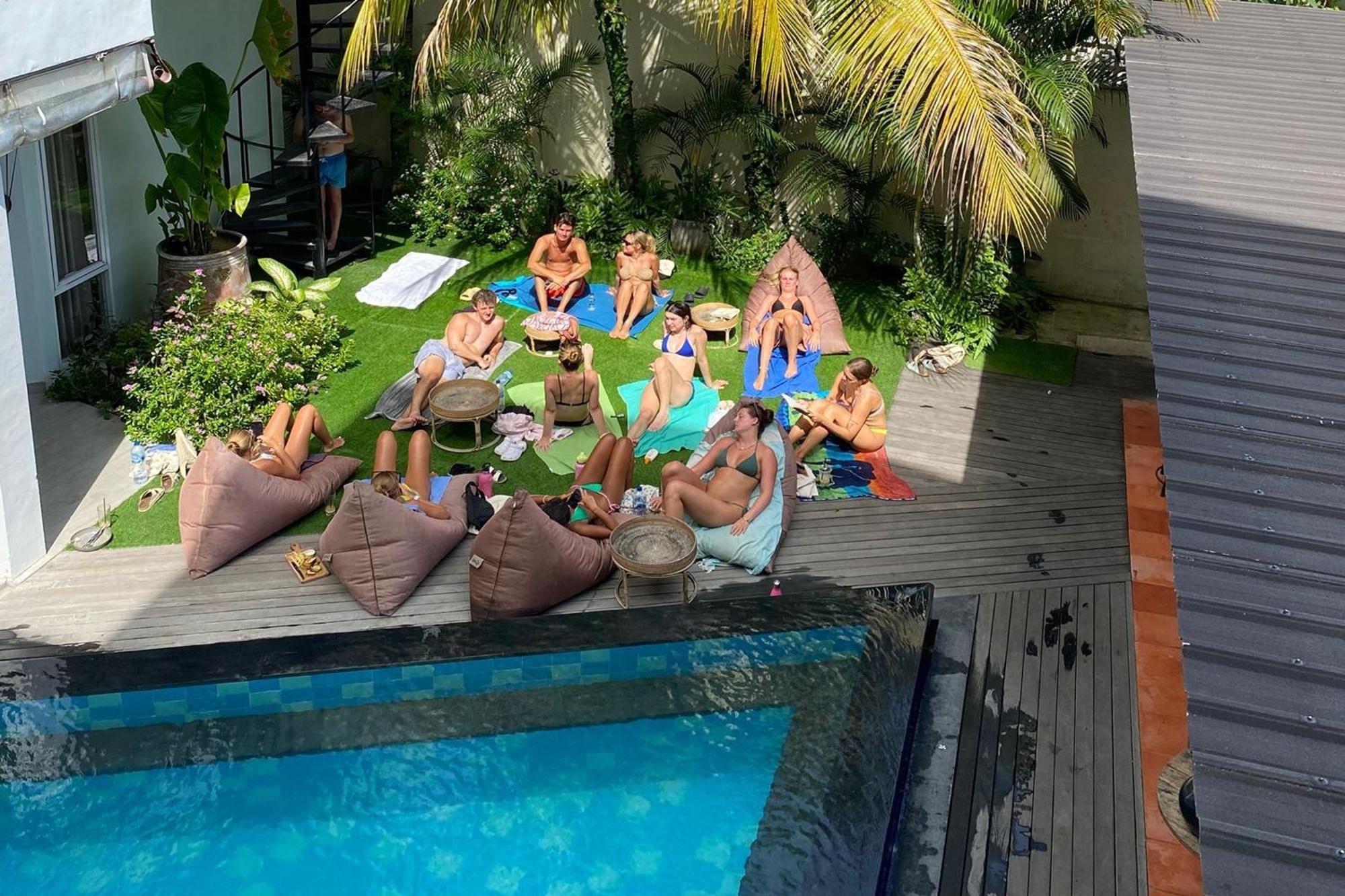 Coco & Pineapple Pants Hostel Canggu  Exterior photo