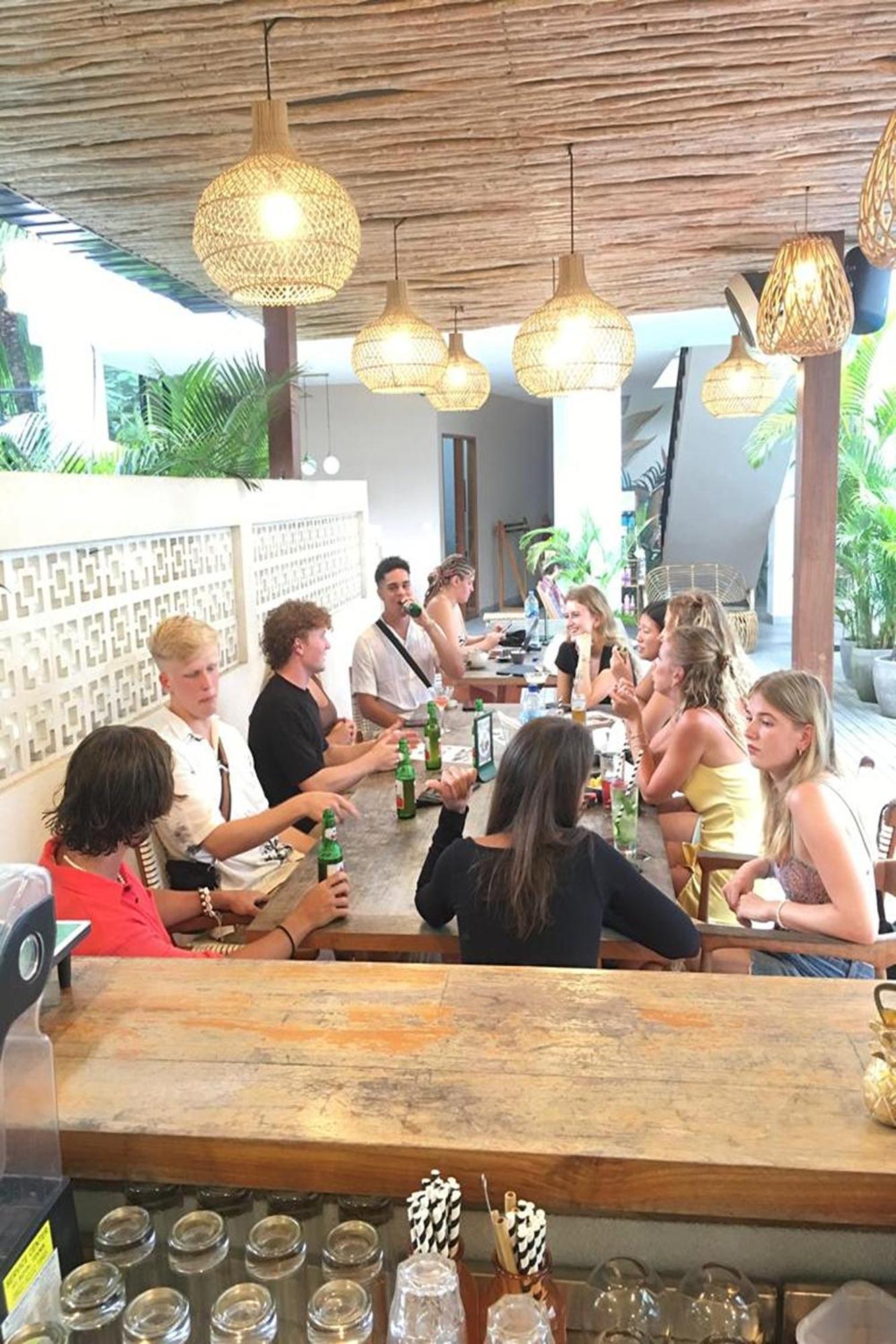 Coco & Pineapple Pants Hostel Canggu  Exterior photo