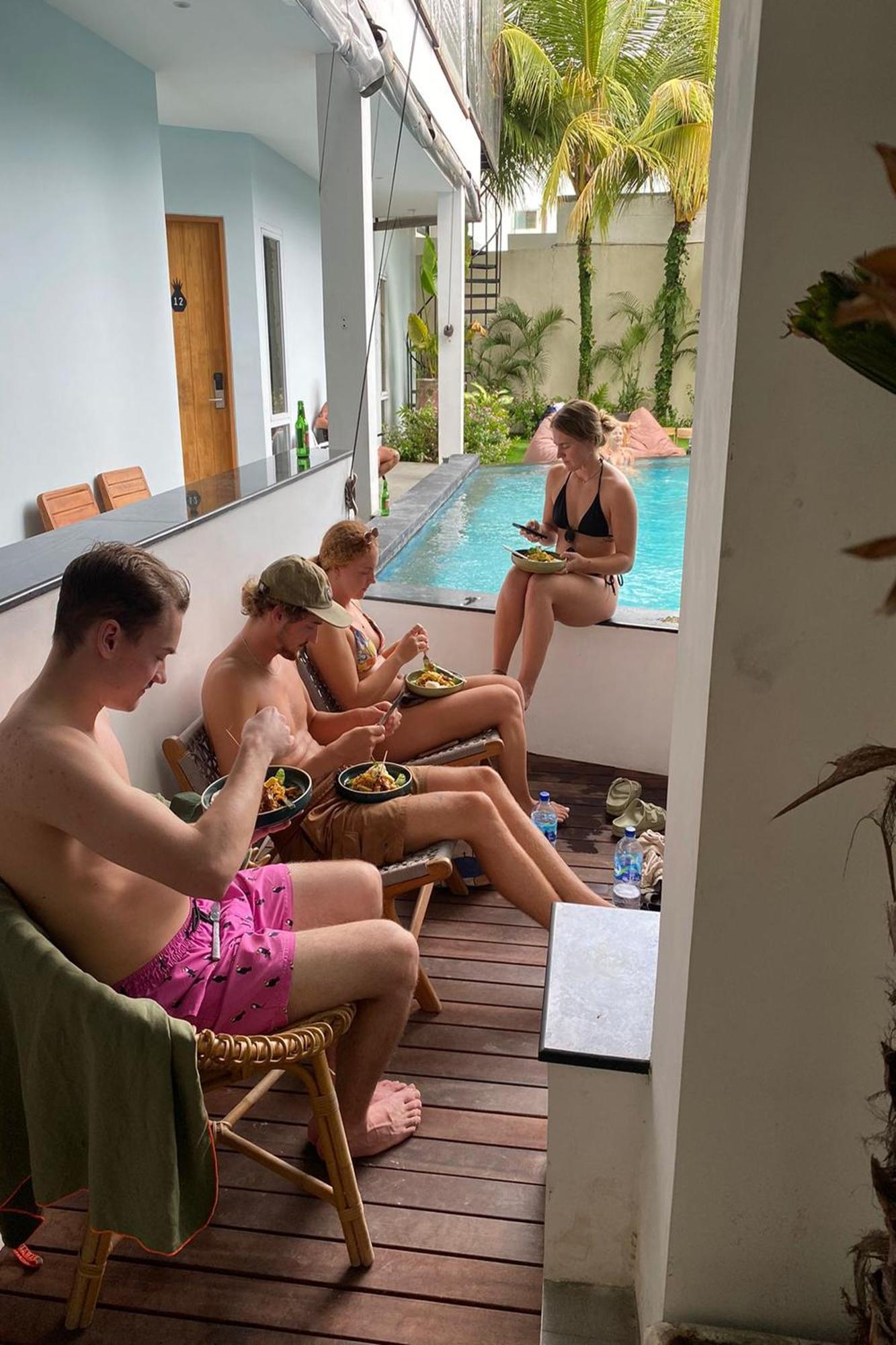 Coco & Pineapple Pants Hostel Canggu  Exterior photo