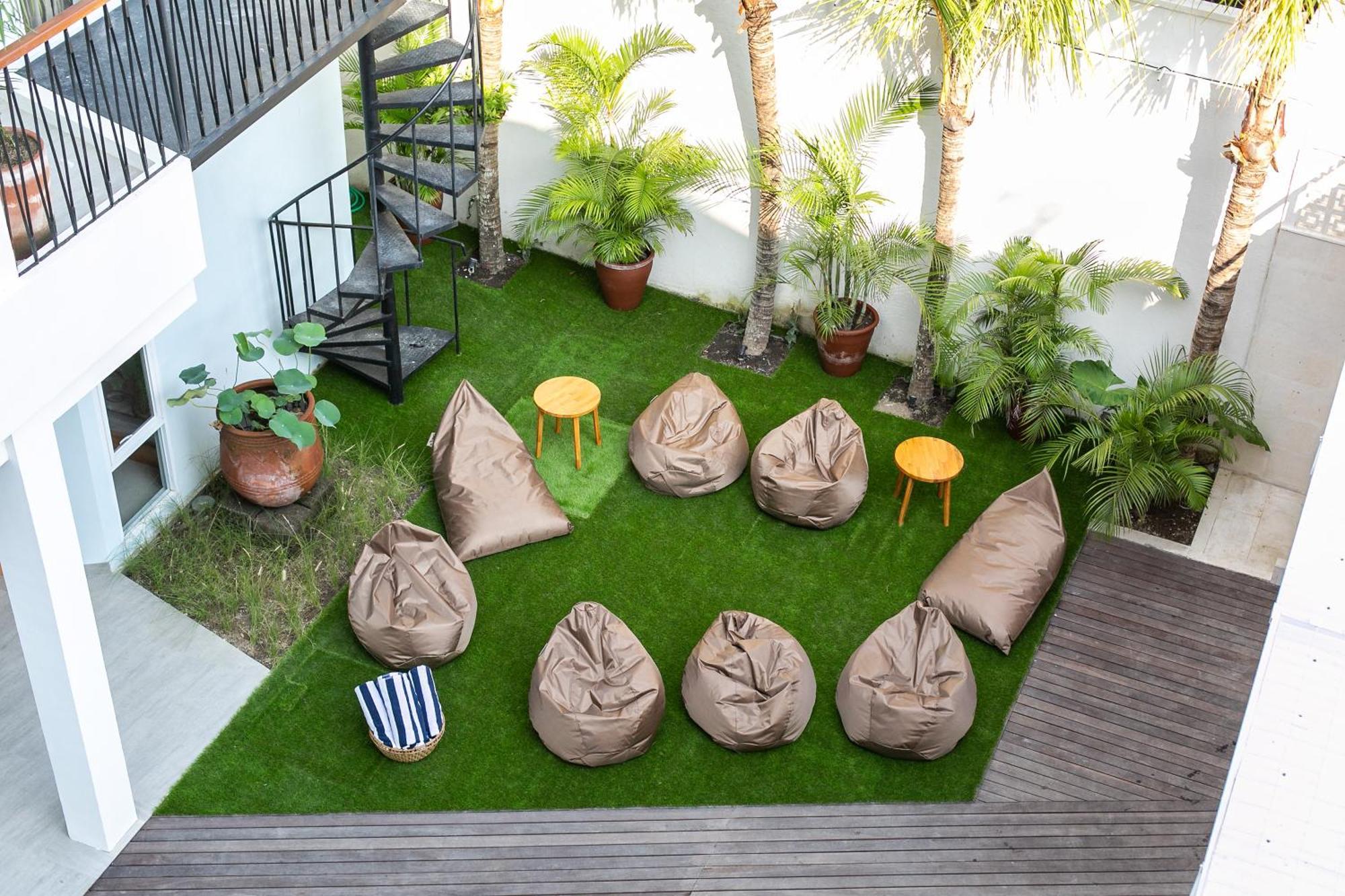 Coco & Pineapple Pants Hostel Canggu  Exterior photo