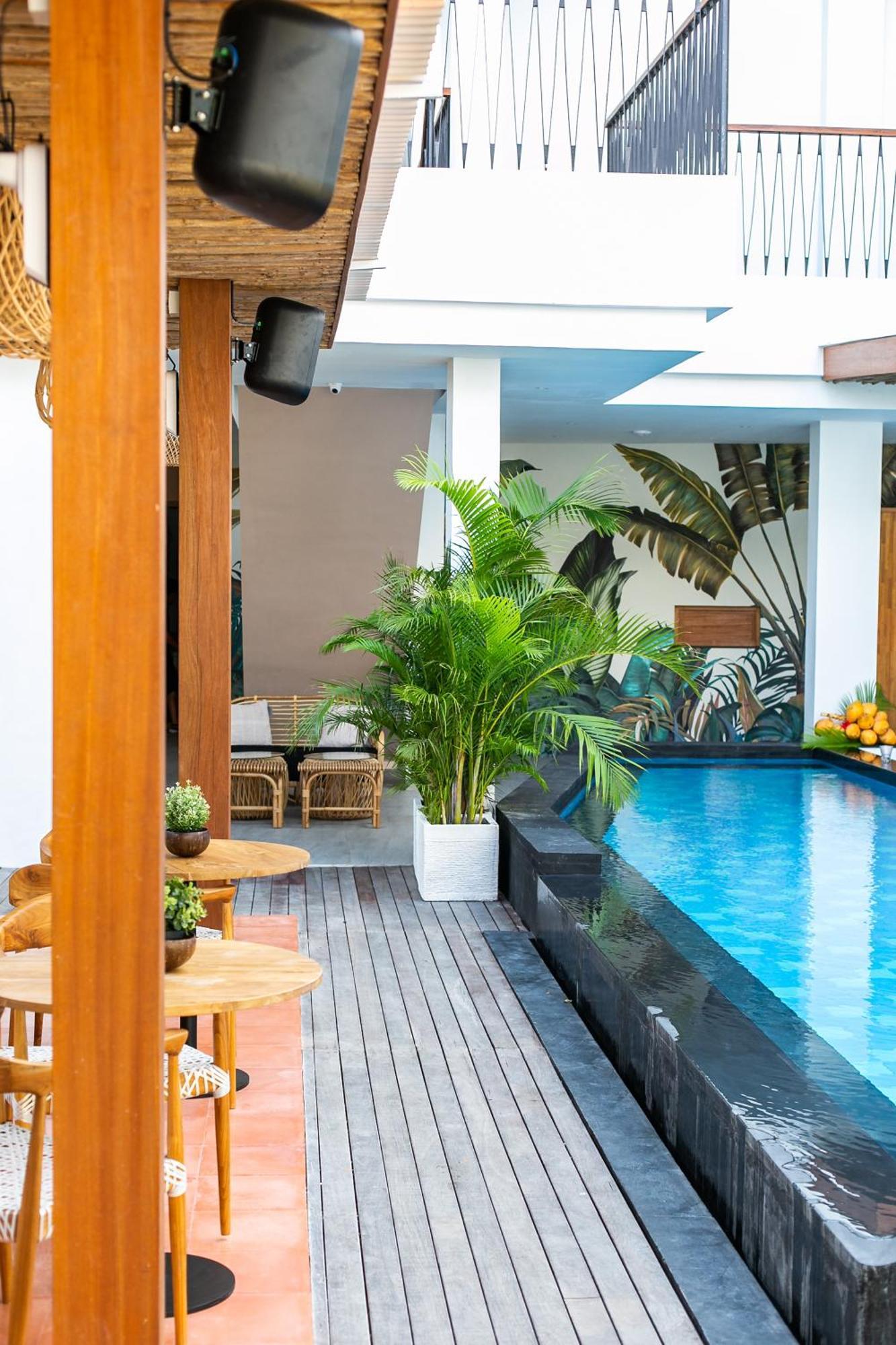 Coco & Pineapple Pants Hostel Canggu  Exterior photo