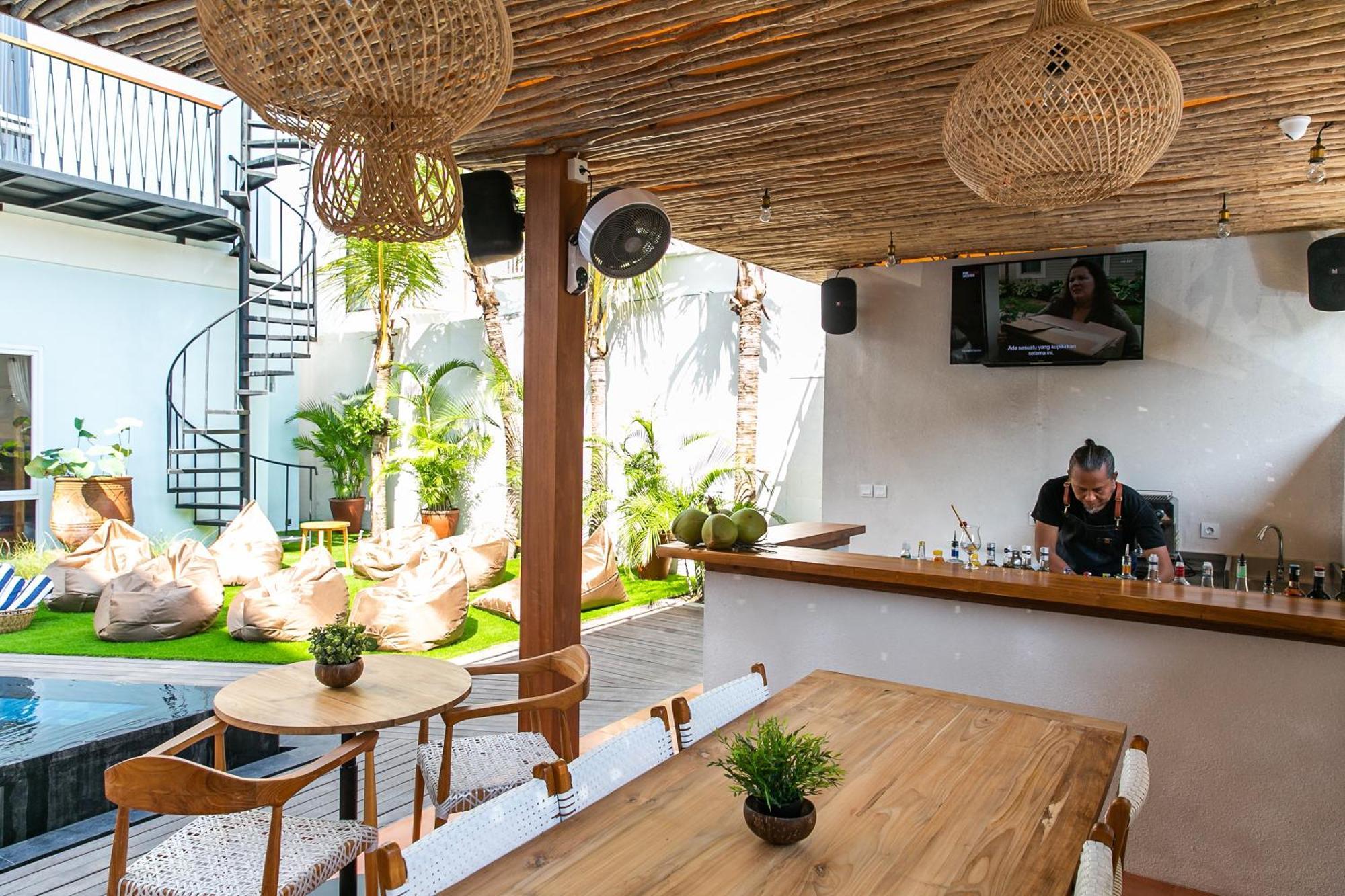 Coco & Pineapple Pants Hostel Canggu  Exterior photo
